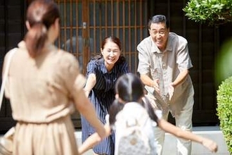 お盆明けの老人ホーム問い合わせは3割増。帰省中に「親の衰え」をチェックするポイントとは