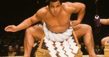 「千代の富士」がファミマとコラボしたら…⇒“土俵入り”デザインに「めちゃかっけえ」「全部買う」と反響