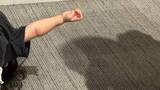 「1歳児、はじめての“イヤイヤポーズ”が独創的⇨「地球割り！」「衝動の赴くまますぎるw」」の画像1