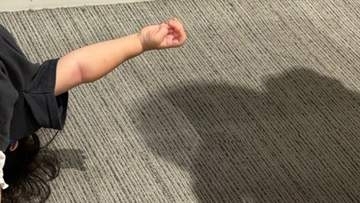 1歳児、はじめての“イヤイヤポーズ”が独創的⇨「地球割り！」「衝動の赴くまますぎるw」