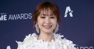 LiSA、大阪で老舗の“みたらし団子”とお好み焼きを堪能⇒「大阪グルメ美味しそう〜」「食欲がパワーの源」の声