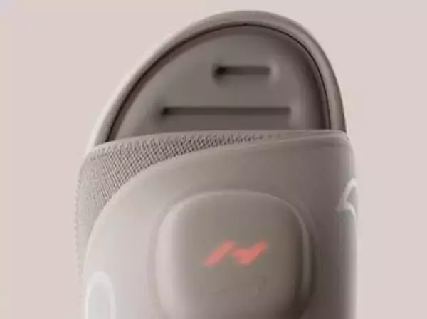 Nikeの新型「リカバリーサンダル」が近未来すぎる。温熱と振動で足元をケア。Hypericeと共同開発