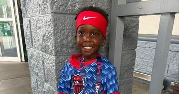 3歳の天才サッカー少年、試合中に主催者が警察に通報。父親は「上手すぎるから」と抗議。いったい何があったのか