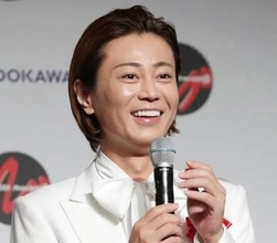 氷川きよし、オールホワイトの大胆セットアップがステキすぎる！⇨「上品」「きいちゃんにしか着こなせない」の声