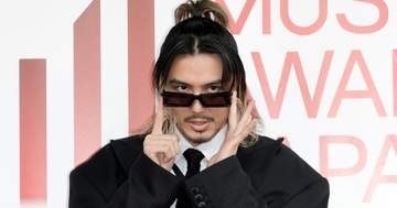 藤井風、免許証の写真が「存在感すごすぎ」と話題⇨「絶対狙ってる」「免許証なのにオーラ出てる」