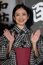 安達祐実、金髪にイメチェン。「インナーは黒髪のままです」⇨「真似したくなる」「めちゃくちゃお似合い」とファン