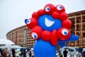 ミャクミャクが書き初めするとこうなる。公開されたイラストに「まさかの“ミャク拓”」と反響