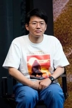 ミキ亜生、愛猫・助六の“究極のくつろぎ方”に反響。手の上にあごを乗せたまま眠る姿に「ほっとしたんですね」の声も