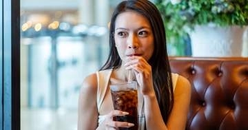 「脂肪肝」から肝臓を守るために避けるべき3つの食品。自覚症状がないまま進行するリスクも