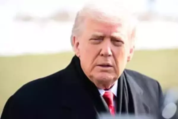 トランプ、プーチンとの「ツーショット」をホワイトハウスに飾っていた。写真から明らかに