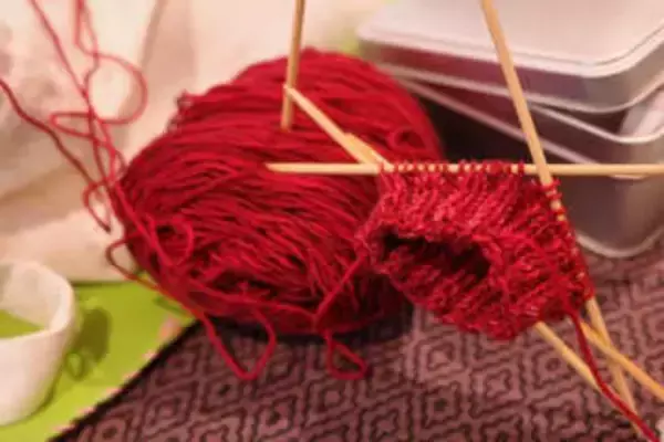 「手芸＝お母さんの愛情」はなぜ生まれたのか。手芸の歴史と編み物ブームから考える、社会の変化