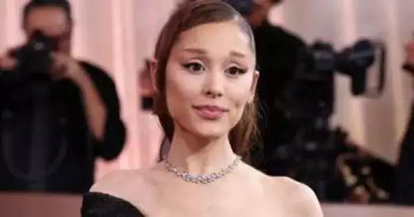 アリアナ・グランデ、17年間連れ添った愛犬の死を報告。思い出の写真を公開し「毎日あなたが恋しくなる」