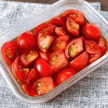 【トマト、この味付けだけ覚えて】切って漬けるだけ。トマトが飲める勢いでなくなる。