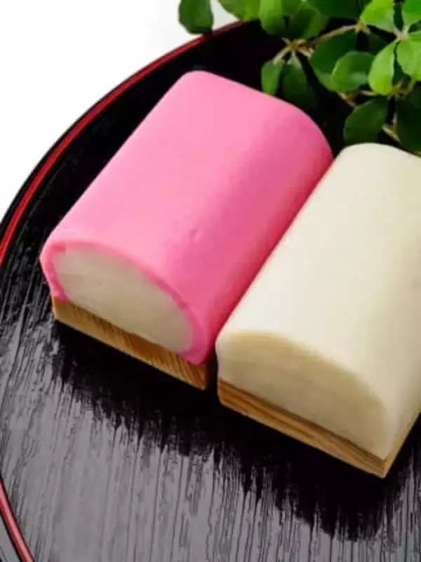 【知ってる？】かまぼこをきれいに剥がす方法　包丁の使い方がポイントでした