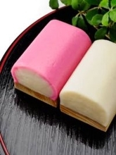 【知ってる？】かまぼこをきれいに剥がす方法　包丁の使い方がポイントでした