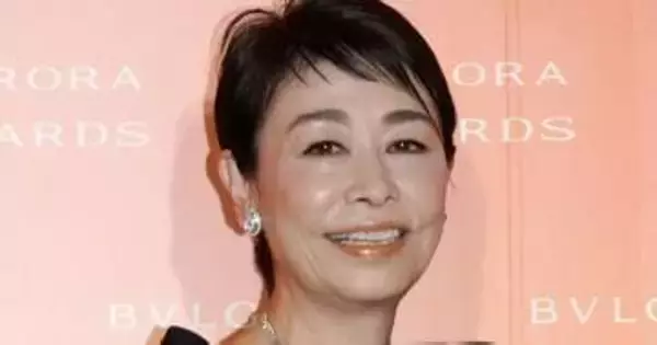 安藤優子、ZARAのパンツの“オールブラック”コーデが素敵すぎる⇨透け感があって「カッコいい」「さすが」の声