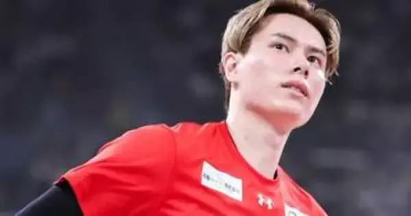 バレー髙橋藍、淡路島旅行で海を全力拒否する愛犬に反響⇨「抱きついてる手が可愛すぎる」