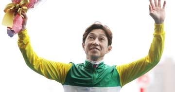 武豊が東京ディズニーランドでメリーゴーランドに乗るとこうなる⇒「この騎乗の美しさよ」「G1馬に見える」と反響