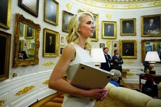 トランプ氏に近すぎる側近、ナタリー・ハープに今アメリカが大注目。Google検索数は5000%急増。一体何者なのか