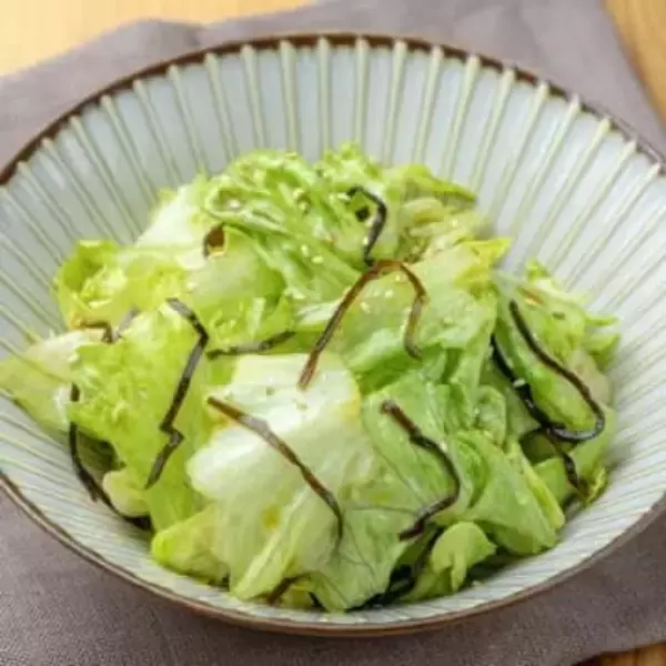 【レタス、サラダだけじゃもったいない！】「え、この使い方優勝すぎ…」「気づいたら丸ごと消えてる」リピ確実の激ウマレタスレシピ4選