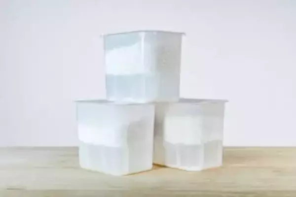 押入れの除湿剤、そのまま捨ててない？実は清掃の現場で「危険」な出し方です