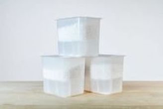 押入れの除湿剤、そのまま捨ててない？実は清掃の現場で「危険」な出し方です