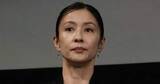 「水野美紀、NHK朝ドラ撮影直前の役への“変身”がすごい。「姿勢までこうやって演技するのか」「素晴らしい」」の画像1