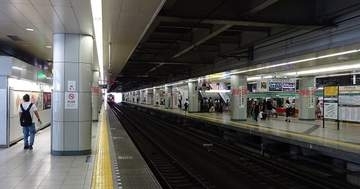 『クレヨンしんちゃん』好きの女性、東京・北千住の“聖地”でプロポーズを受ける⇒「まさにリアルみさえ」と話題に