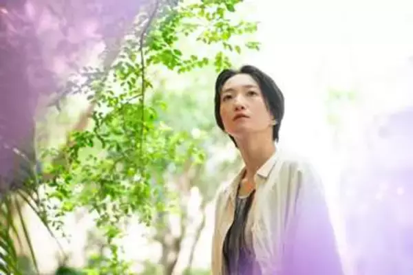 春は浮かれるだけの季節ではない。『煙と水晶』の間で揺れる日食なつこの美学