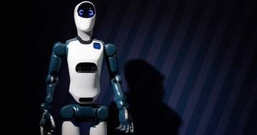 中国・深圳で「ロボット警察官」が街を巡回。AIで交通違反も検知