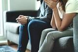 「不貞行為なしでも“精神的苦痛”の慰謝料請求できる？「不適切な交際」や高額プレゼントで認められたケースも」の画像1
