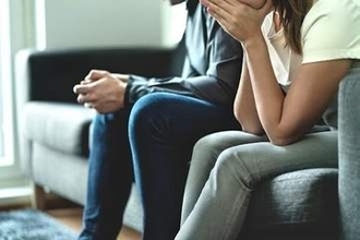 不貞行為なしでも“精神的苦痛”の慰謝料請求できる？「不適切な交際」や高額プレゼントで認められたケースも