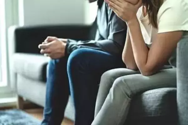 不貞行為なしでも“精神的苦痛”の慰謝料請求できる？「不適切な交際」や高額プレゼントで認められたケースも