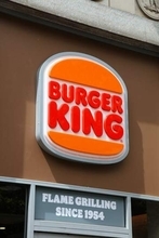 『バーガーキング』なのに和風すぎる瓦屋根⇨「すごい」「二度見した」と反響。スシロー新業態跡地に【千葉・野田】