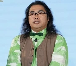 ロッチ・中岡＆コカド、東京・青山で“1399万円”のボルボ最新EV車と対面⇒ヘッドライトに動きに「凄い、マシンだ！」