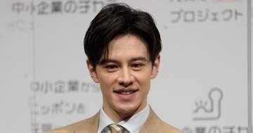 ウエンツ瑛士、東京・原宿で話題の“韓国発スイーツパン”を実食⇨再現度の高さに「めっちゃうまいよ」と絶賛