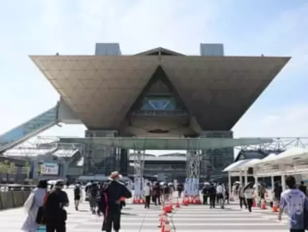 「コミックマーケット107」が開幕の瞬間。会場が大きな拍手に包まれる【記念すべき50周年】