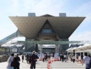 「コミックマーケット107」が開幕の瞬間。会場が大きな拍手に包まれる【記念すべき50周年】