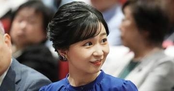 佳子さまのブルーコーデに「素敵」「お似合い」の声。ロイヤルブルーは定番カラーに