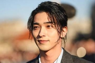 横浜流星×広瀬すずの恋愛映画のポスター、韓国デザイン会社が作るとこうなる。「グッズ化して」「センスある」と大反響