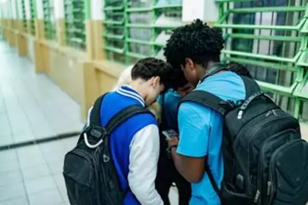 「ワンクリックで教師を裸にできる現状」学校で広がる「ヌード化」AI画像の脅威。英最新調査が警鐘