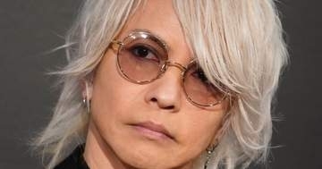 HYDE、バーで“写り込んだ”狩野英孝の表情に「めっちゃ見てるww」「なんちゅう顔してるんやw」と爆笑