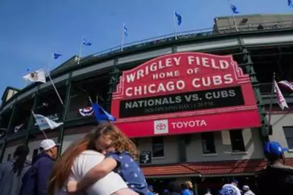 大リーグ球場に巨大なネズミが乱入。選手ベンチ前を駆け抜け恐怖に陥れる