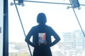 『虚弱に生きる』が巻き起こしたムーブメントは、「健康」以外許されない社会を映し出す。【著者インタビュー】