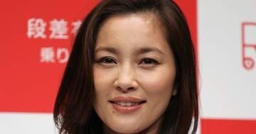 瀬戸朝香、上下ユニクロで揃えたコーデがシンプルで真似できそう！「似合ってます」「素敵ですね」と反響