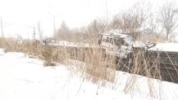 花巻市の踏切で車と列車が衝突　運転再開の見通し立たず【岩手】