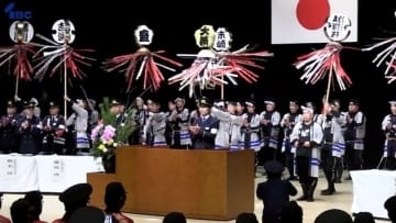 地域防災力向上へ団結誓う　間もなく大規模山林火災から1年迎える大船渡市で消防出初式　集まった420人が火防祈願の三本締め　岩手