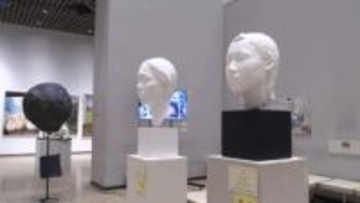 見る人に問いを投げかけるポスターや学校生活の一コマなど高校生らしい感性あふれる　岩手県高総文祭美術工芸展