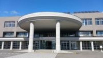 破砕機に腕を挟まれた状態で会社員男性(55)を発見　病院搬送後に死亡を確認　工場で1人で作業　秋田・小坂町