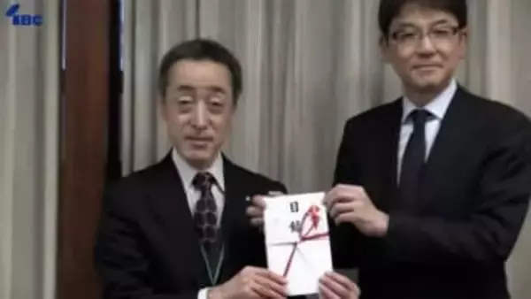 盛岡文士劇30回公演　集まった募金を沿岸被災地の文化活動支援に寄付